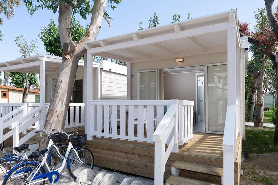 Camping & Village Eucaliptus Alba Adriatica Bagian luar foto