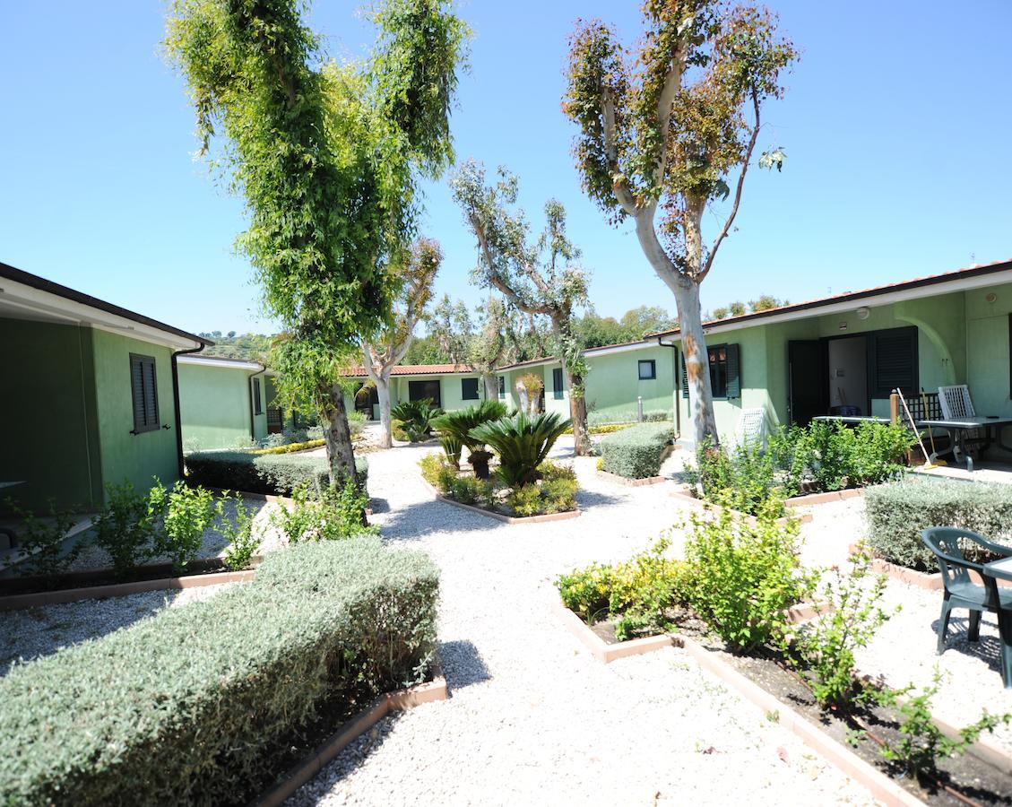 Camping & Village Eucaliptus Alba Adriatica Bagian luar foto