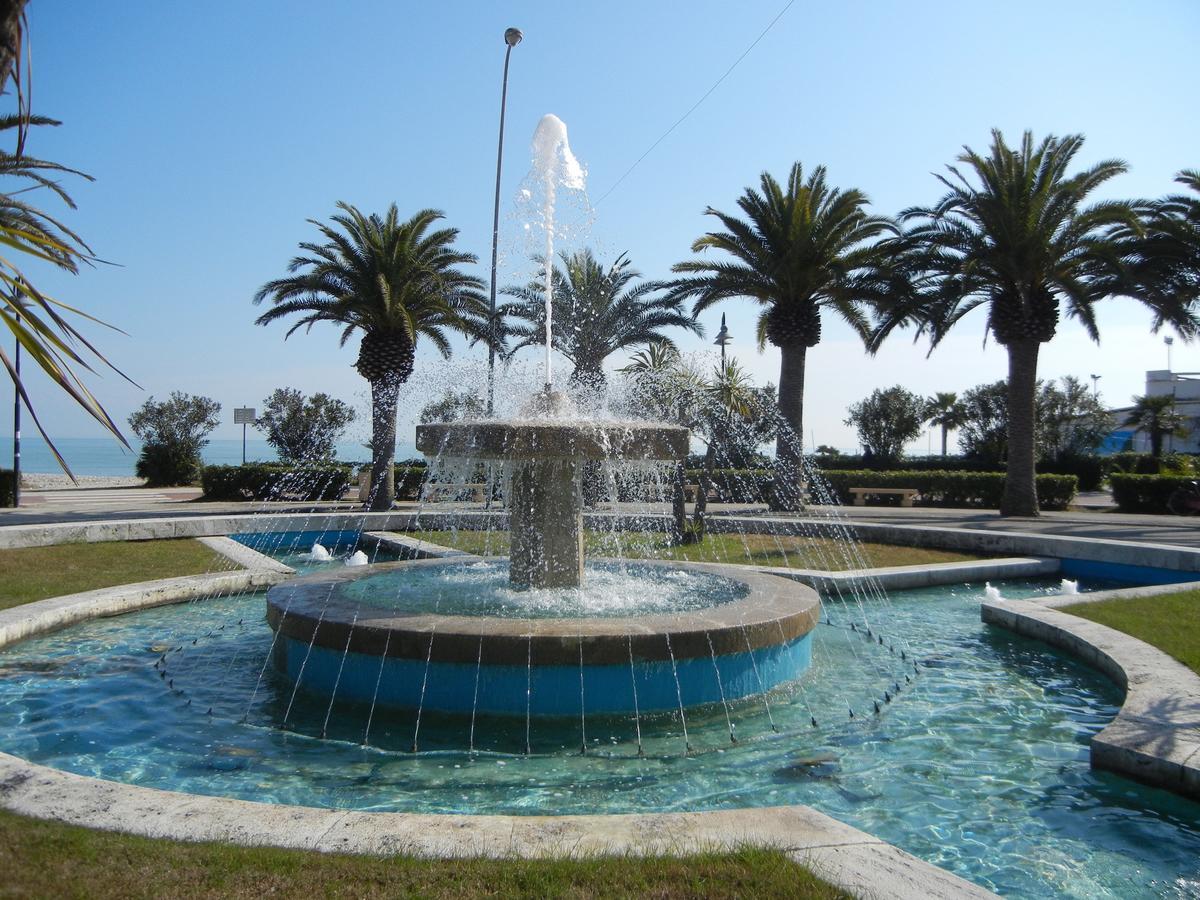 Camping & Village Eucaliptus Alba Adriatica Bagian luar foto