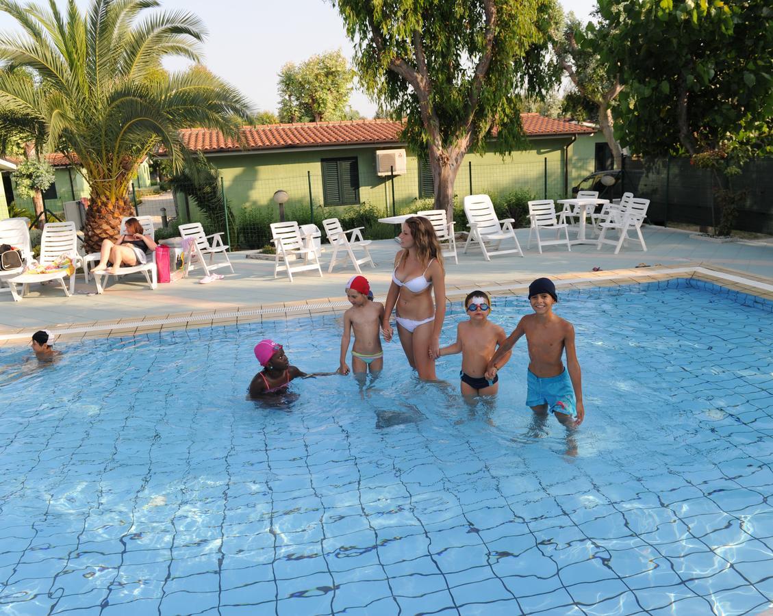 Camping & Village Eucaliptus Alba Adriatica Bagian luar foto