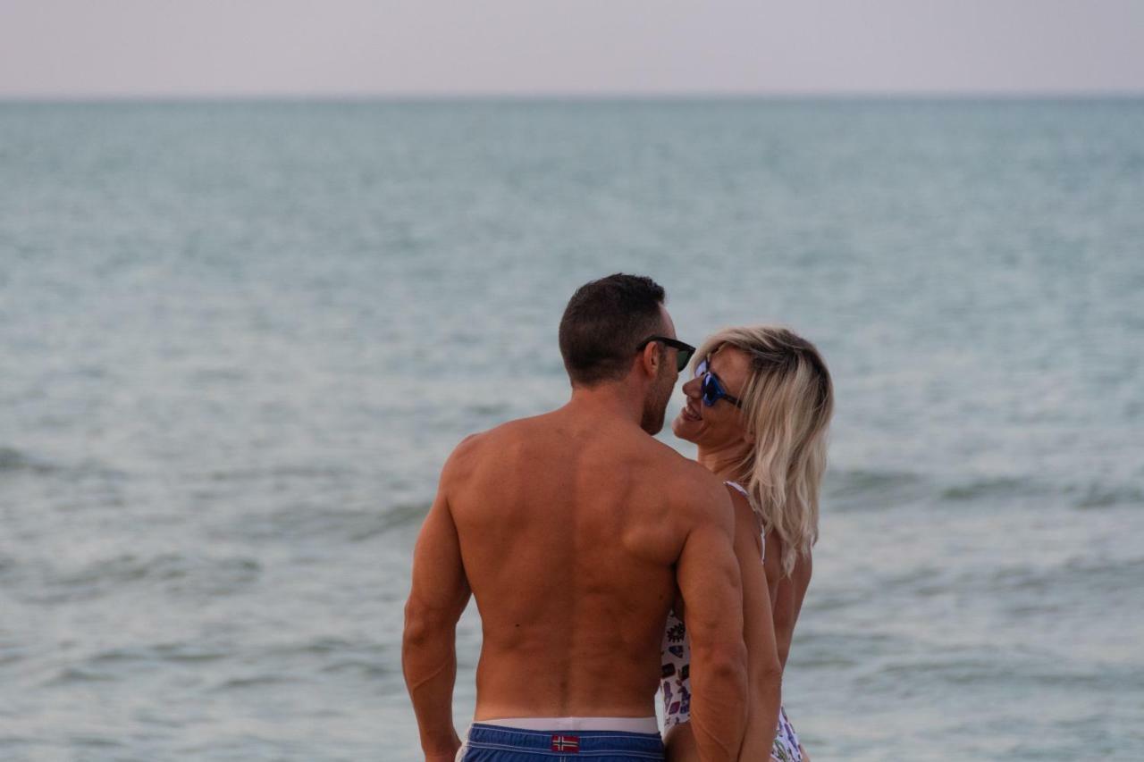 Camping & Village Eucaliptus Alba Adriatica Bagian luar foto